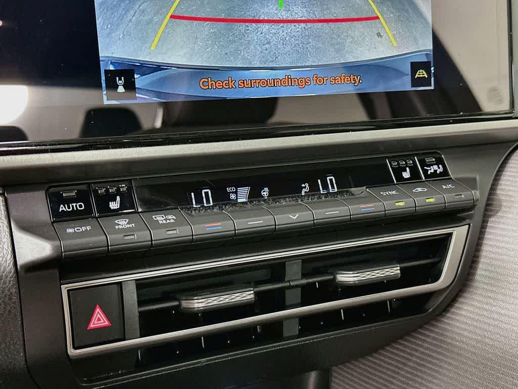 Toyota Camry SE 2025