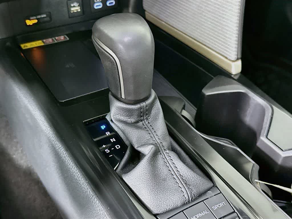 Toyota Camry SE 2025