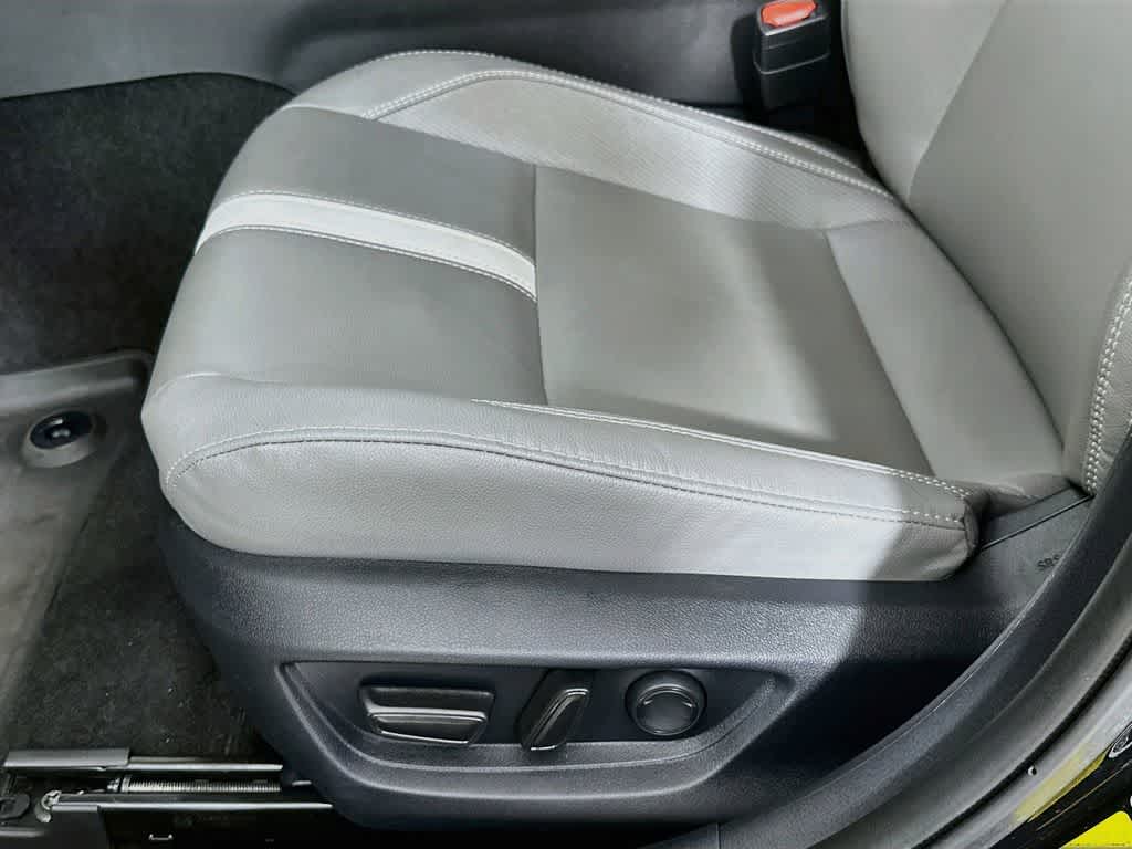 Toyota Camry SE 2025