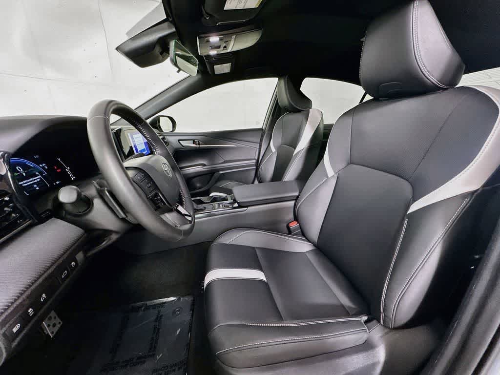 Toyota Camry SE 2025