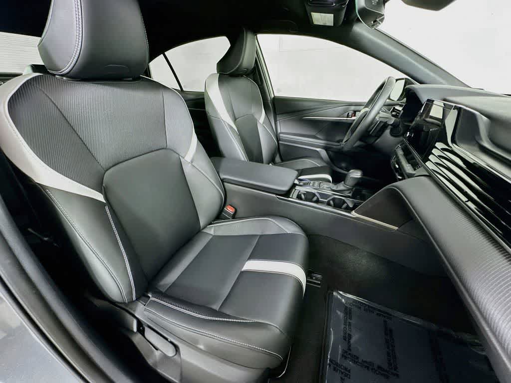 Toyota Camry SE 2025