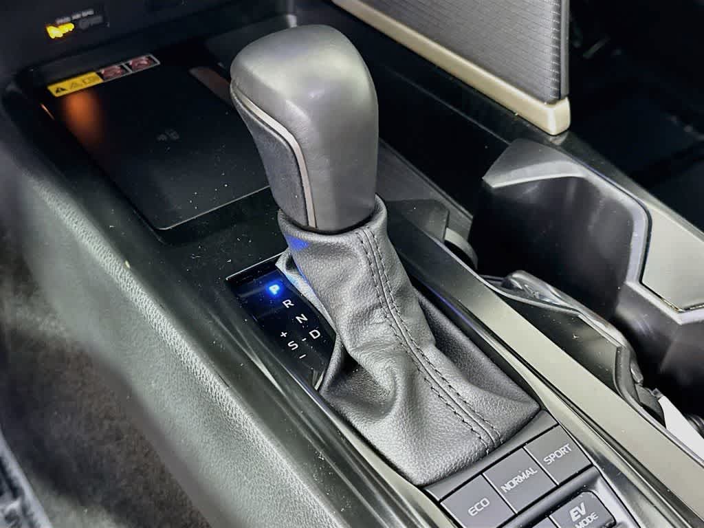 Toyota Camry SE 2025