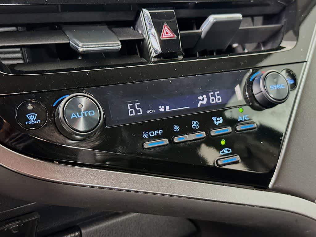 Toyota Camry SE 2024