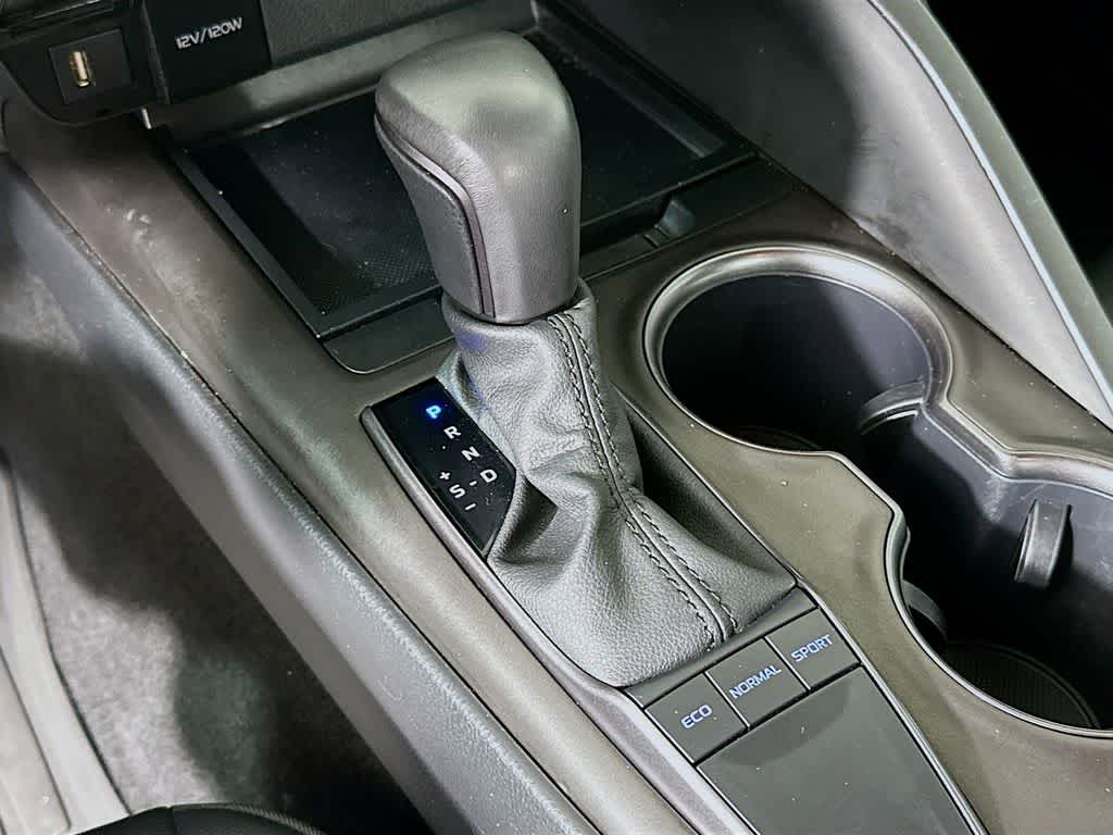 Toyota Camry SE 2024