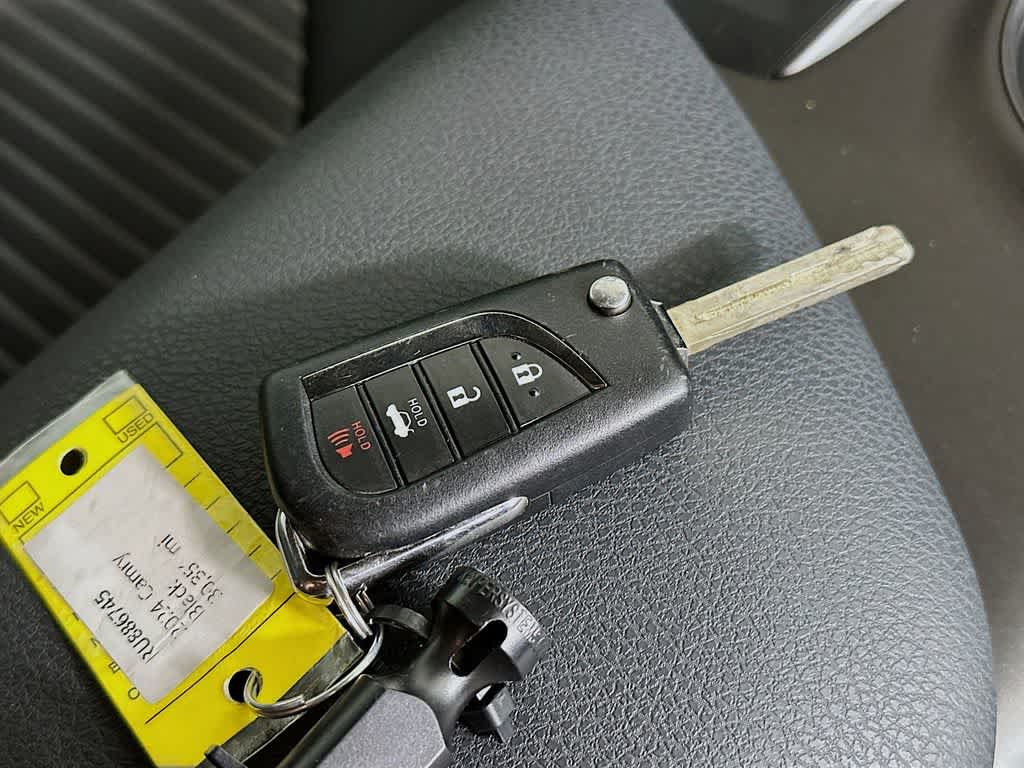 Toyota Camry SE 2024