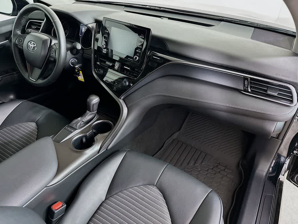 Toyota Camry SE 2024