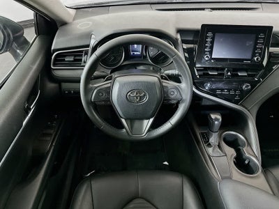 Toyota Camry SE 2021