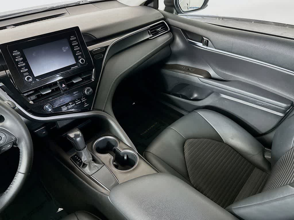 Toyota Camry SE 2021