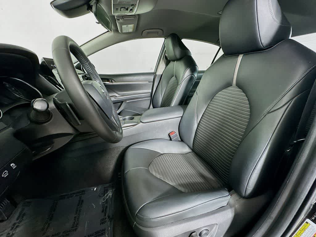 Toyota Camry SE 2021