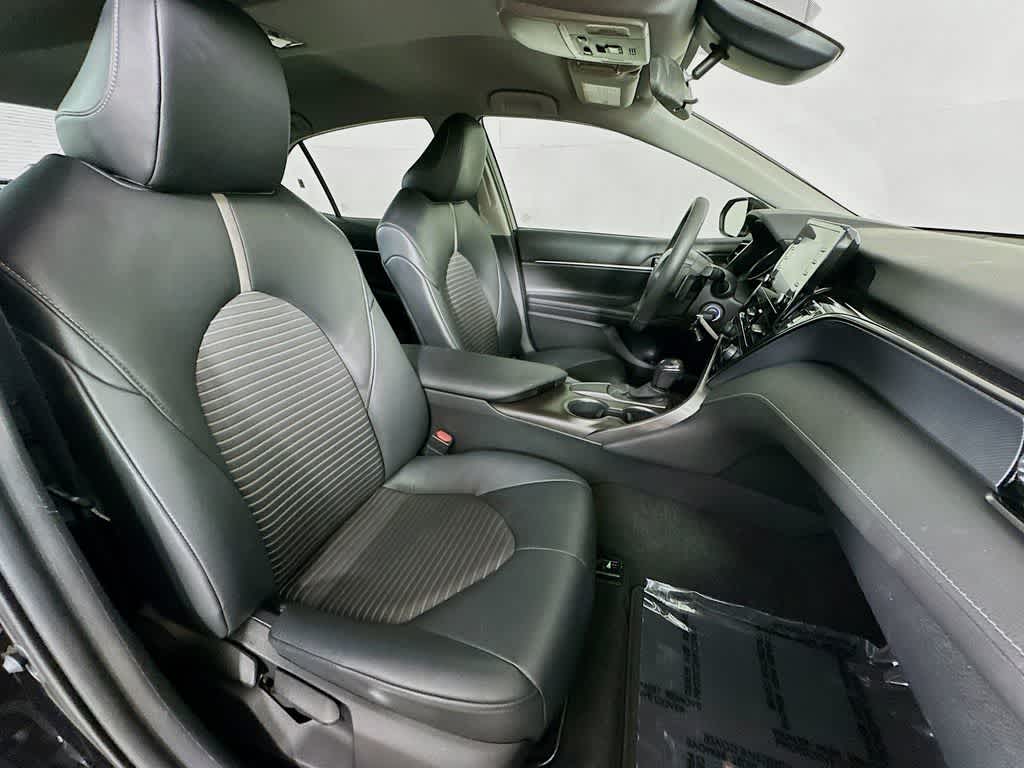 Toyota Camry SE 2021