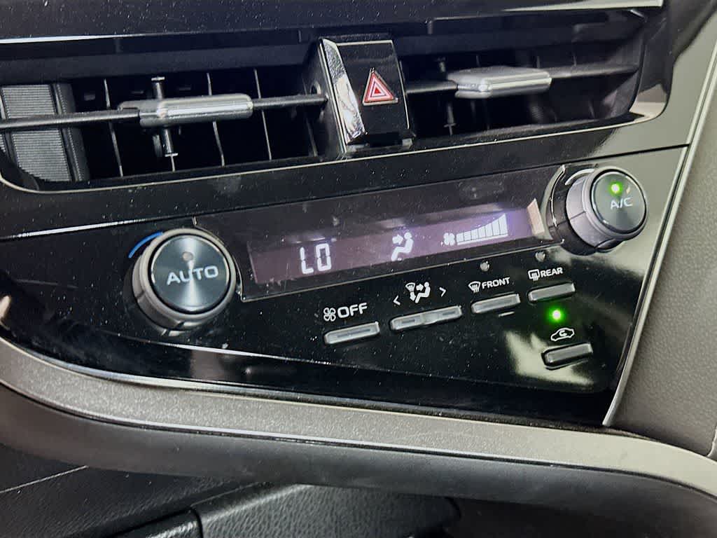Toyota Camry SE 2021