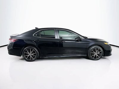 Toyota Camry SE 2021