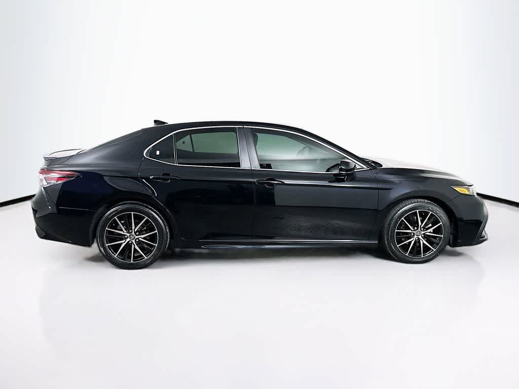 Toyota Camry SE 2021