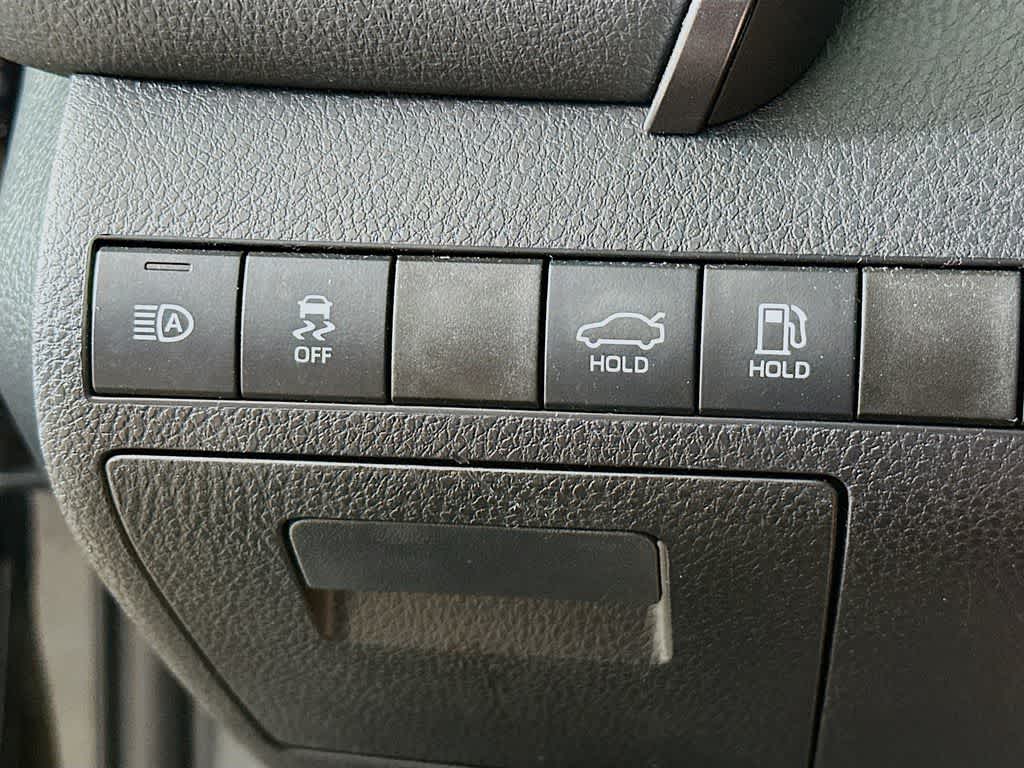 Toyota Camry SE 2021