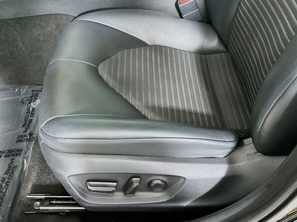 Toyota Camry SE 2021