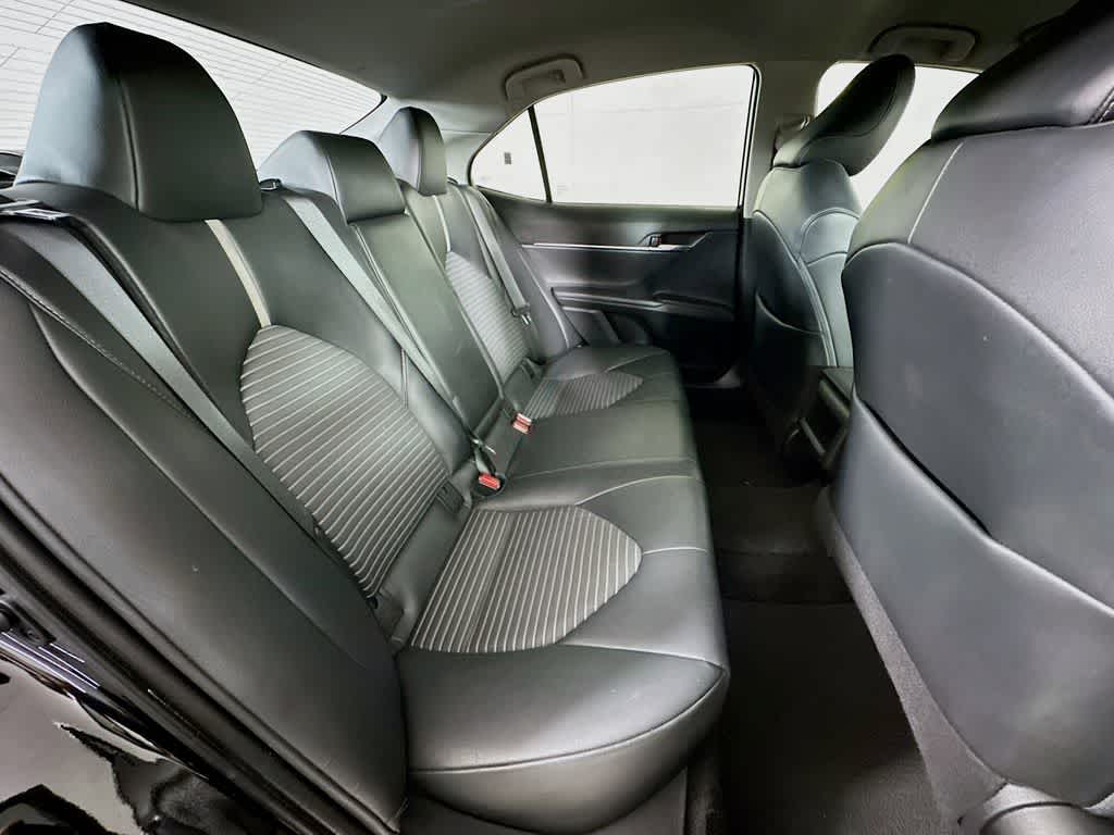 Toyota Camry SE 2021