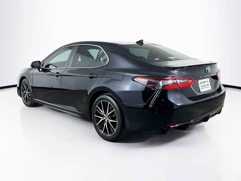 Toyota Camry SE 2021