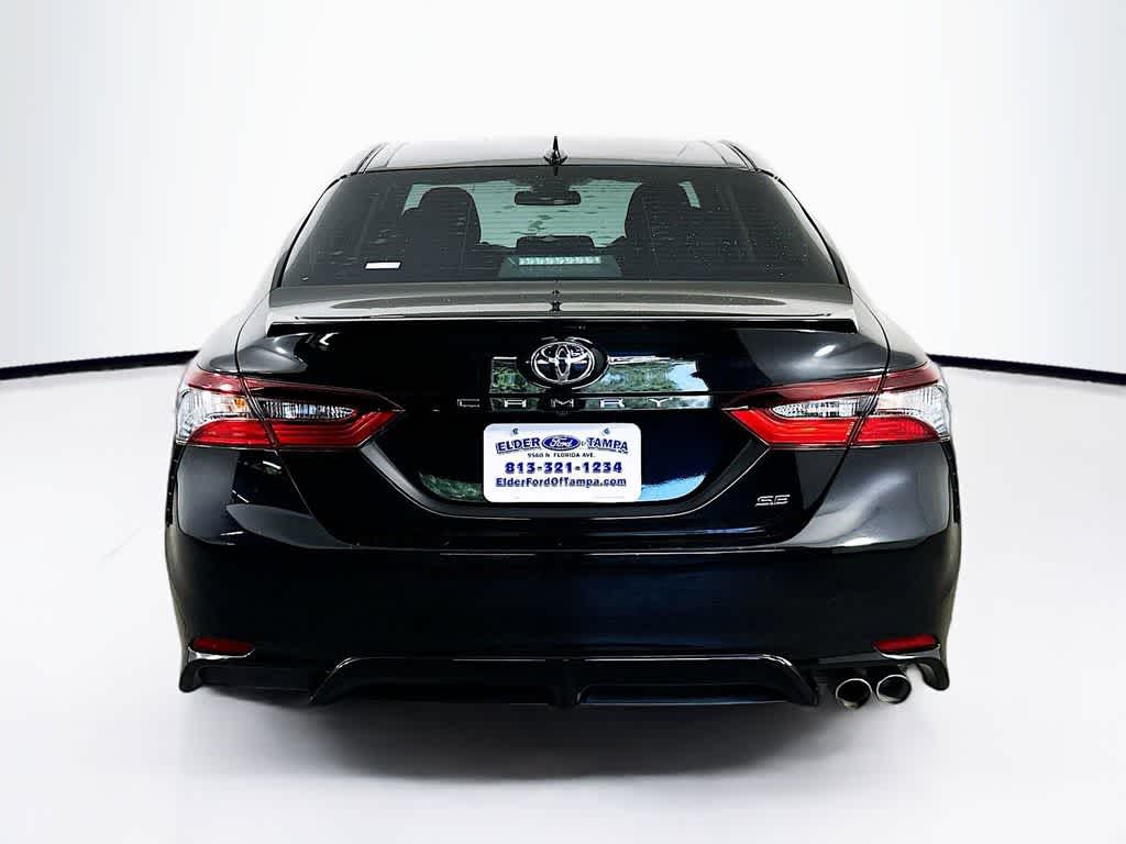 Toyota Camry SE 2021