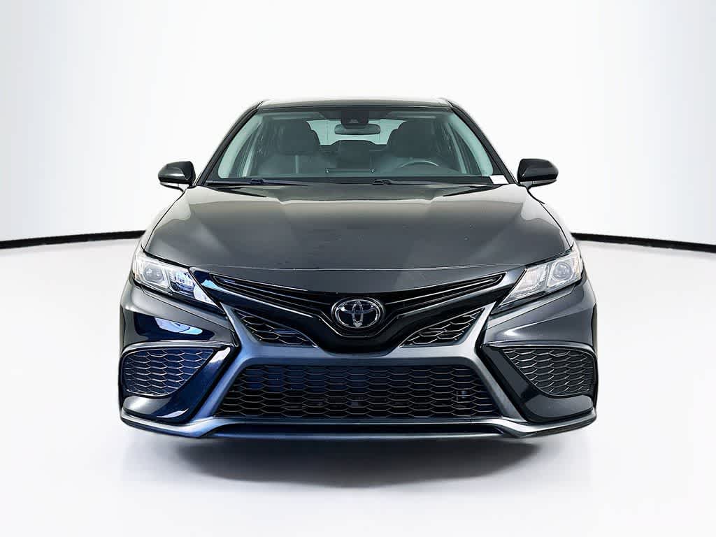 Toyota Camry SE 2021