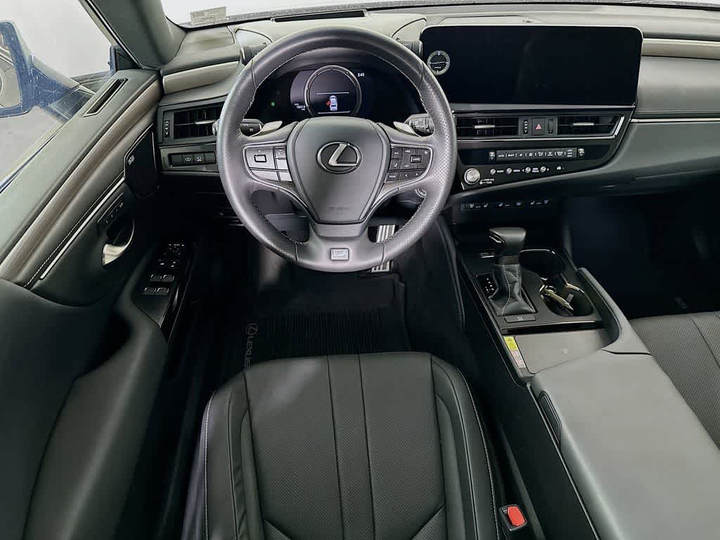 Comportamiento en carretera del Lexus ES 350 F SPORT 2024