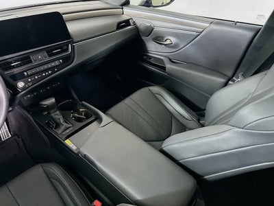 Comportamiento en carretera del Lexus ES 350 F SPORT 2024