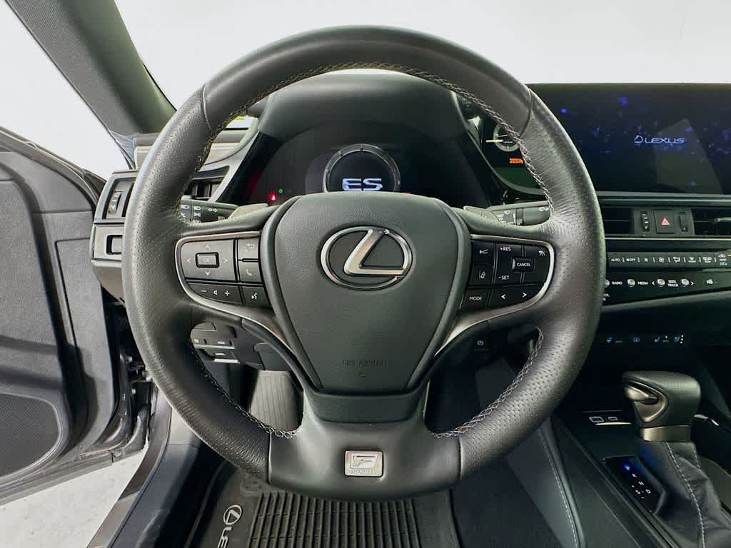 Comportamiento en carretera del Lexus ES 350 F SPORT 2024