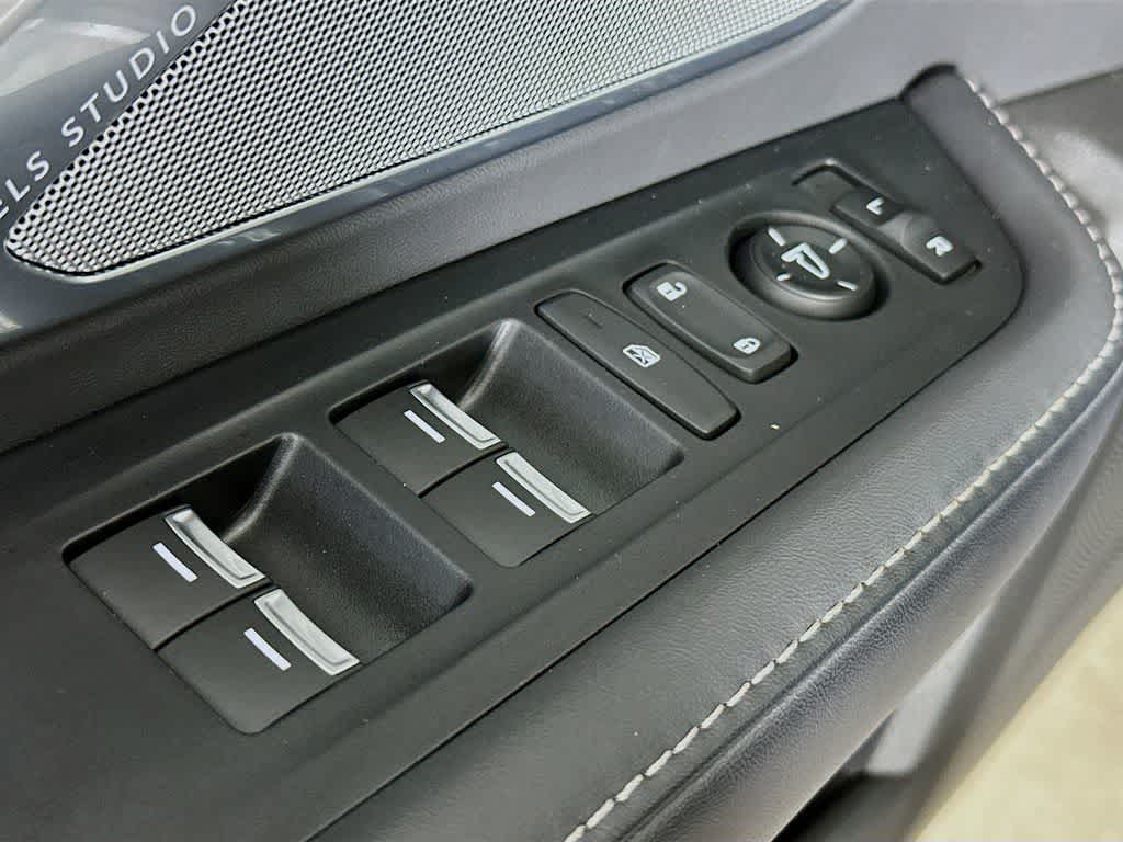 Acura RDX 2023 con paquete tecnológico