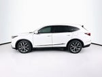 Acura MDX 2023 con paquete tecnológico