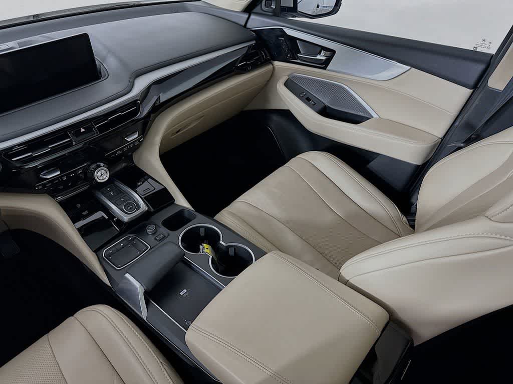 Acura MDX 2023 con paquete tecnológico