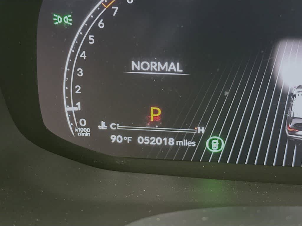 Acura MDX 2023 con paquete tecnológico