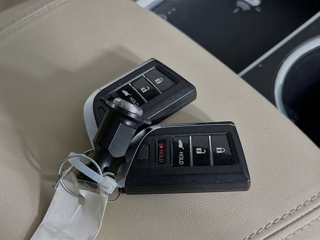 Acura MDX 2023 con paquete tecnológico