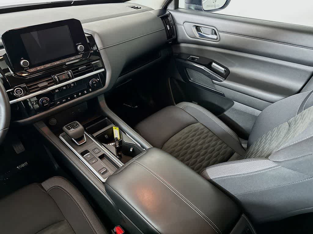 Nissan Pathfinder SV 2022