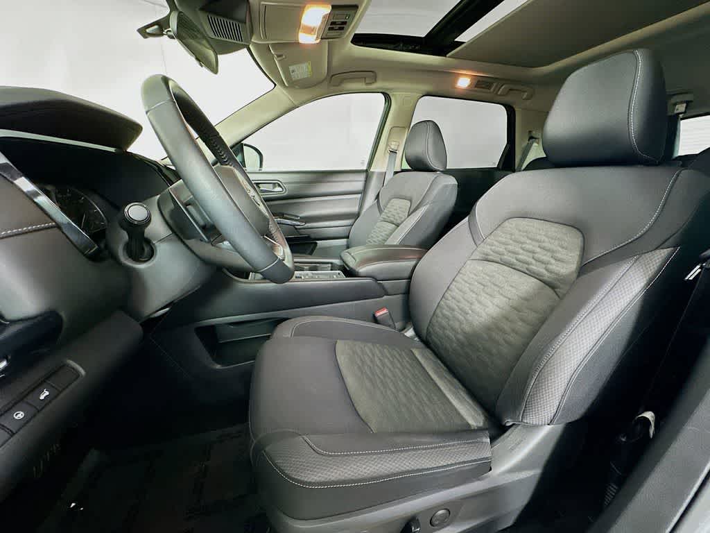 Nissan Pathfinder SV 2022