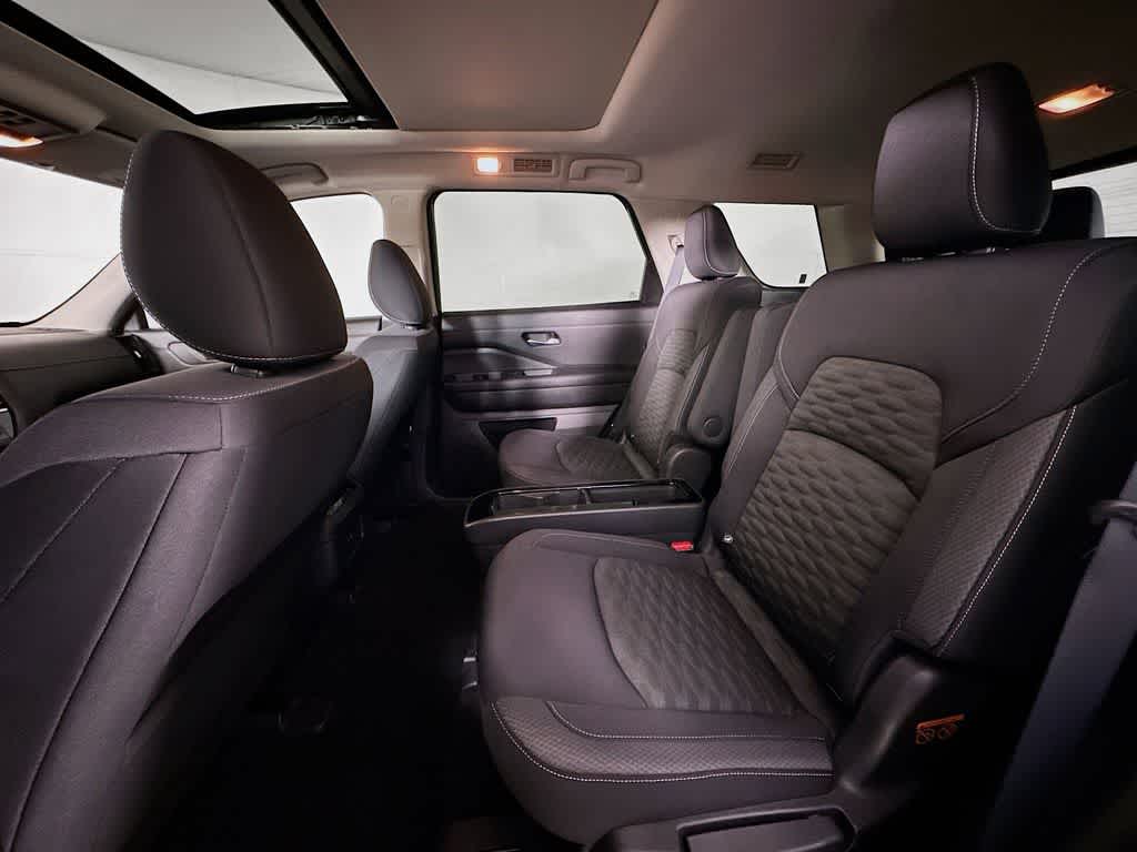 Nissan Pathfinder SV 2022