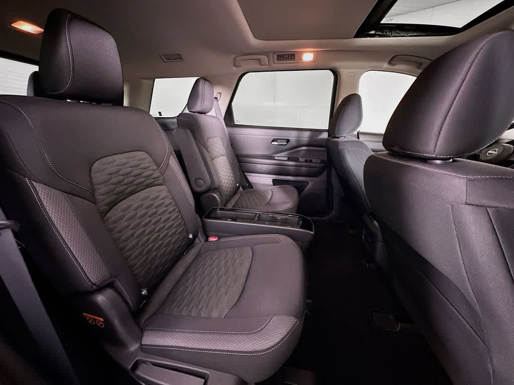 Nissan Pathfinder SV 2022