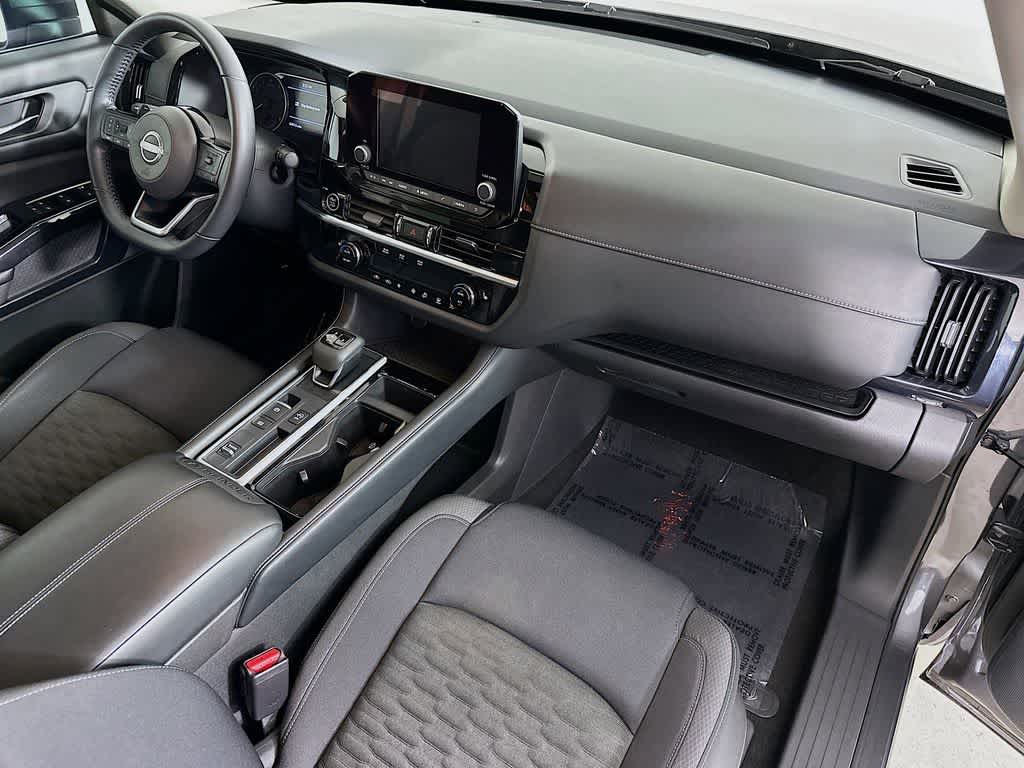 Nissan Pathfinder SV 2022