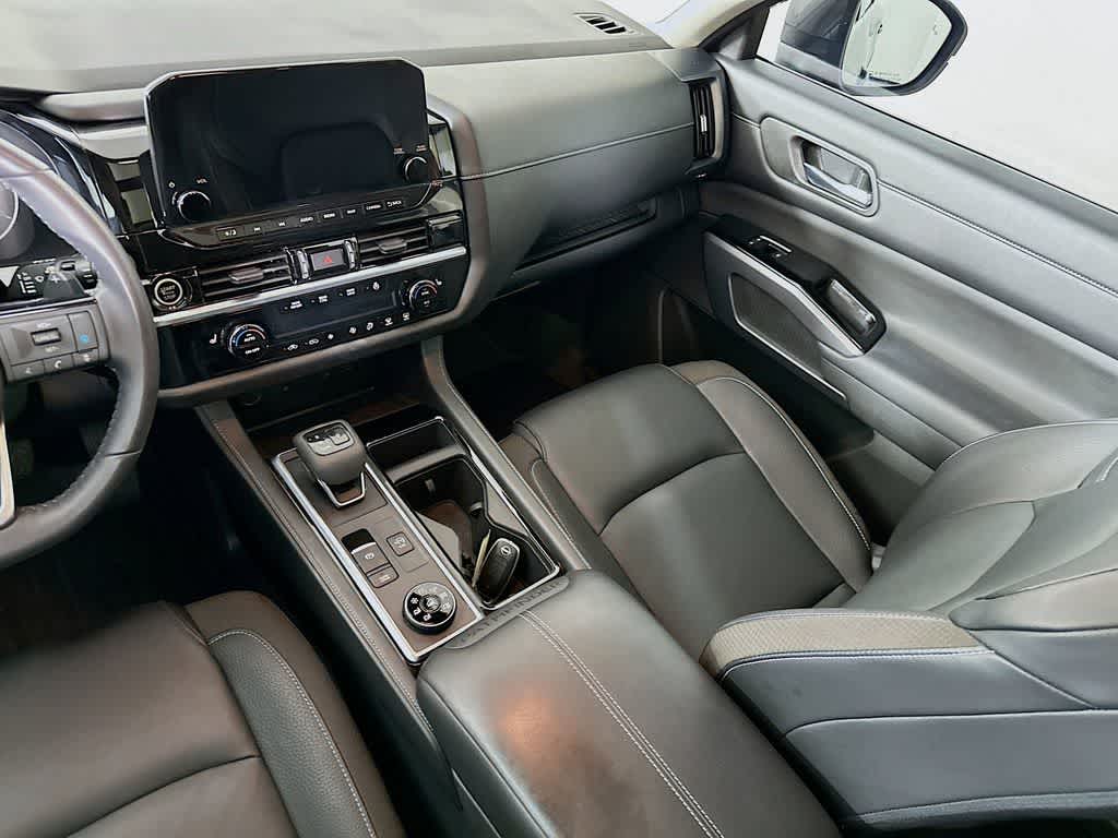 Nissan Pathfinder SL 2023