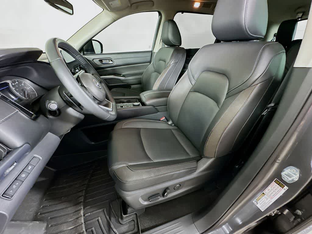 Nissan Pathfinder SL 2023