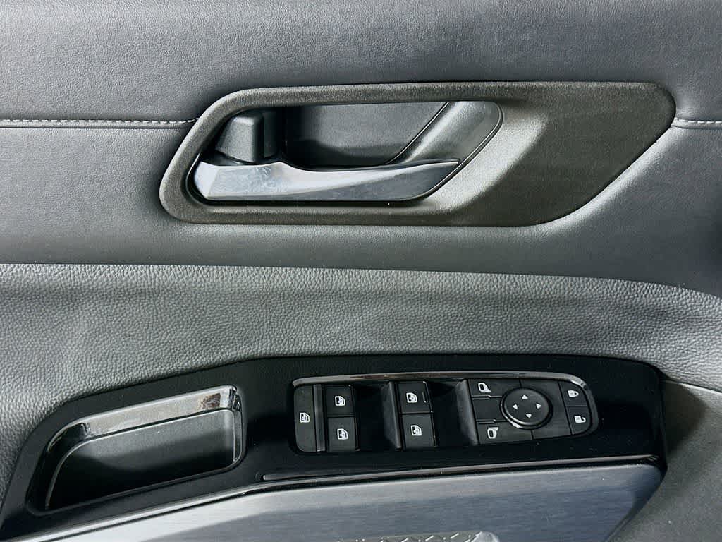 Nissan Pathfinder SL 2023
