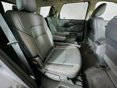 Nissan Pathfinder SL 2023
