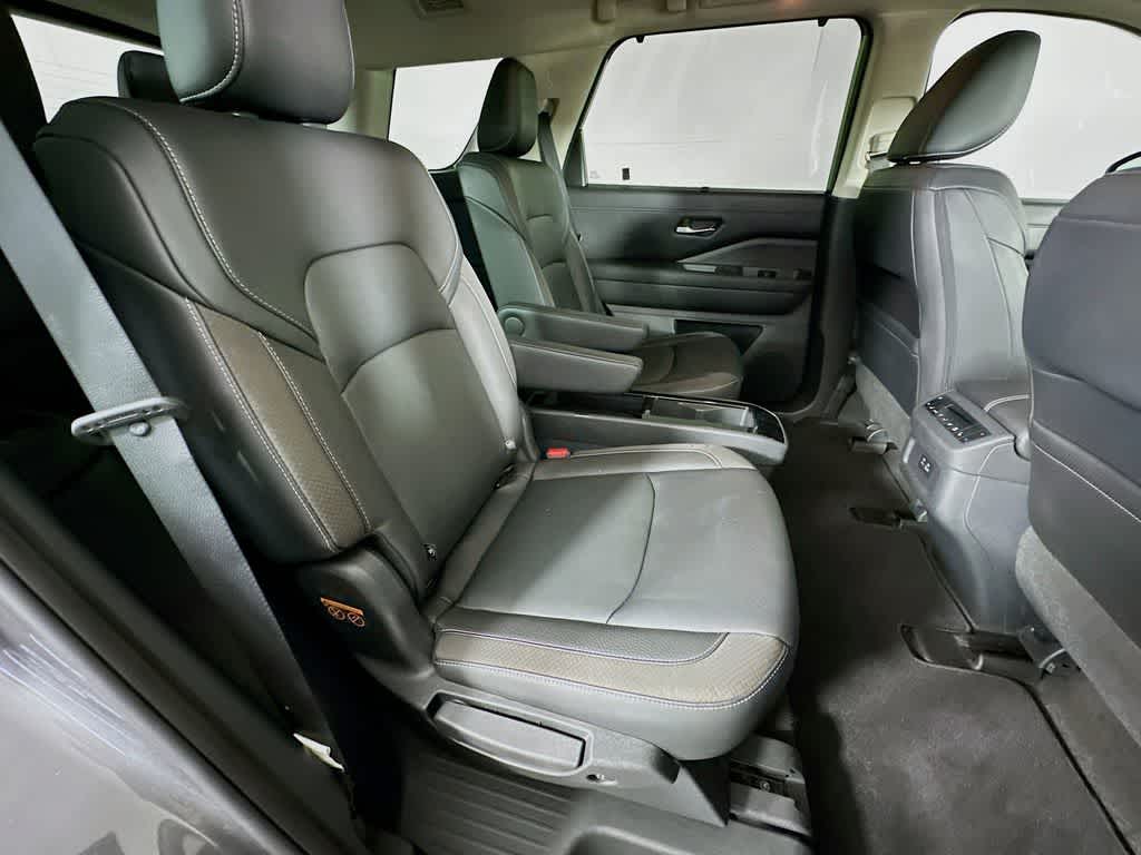 Nissan Pathfinder SL 2023