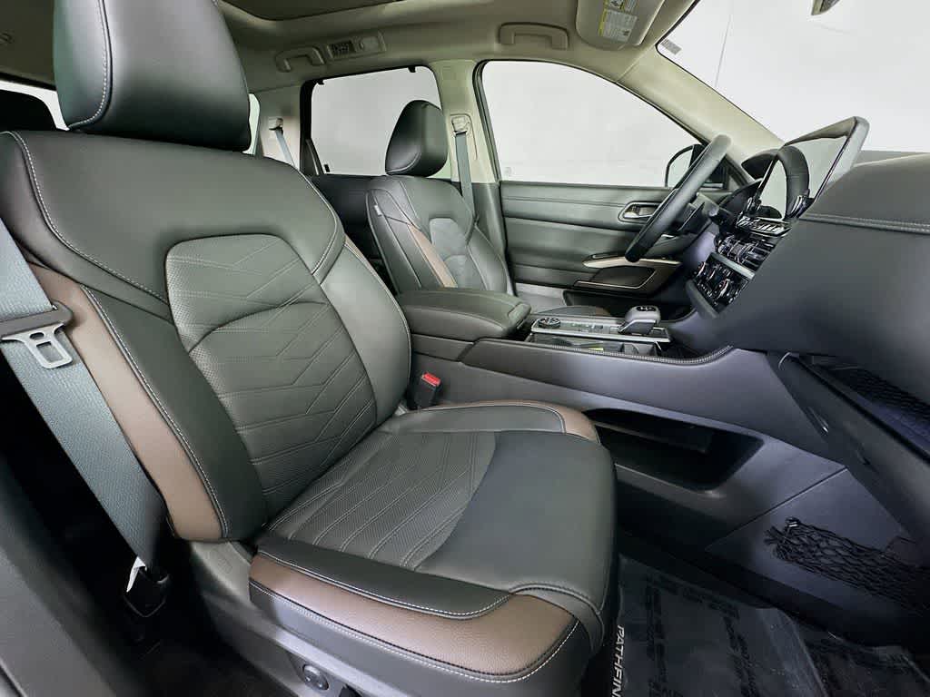 Nissan Pathfinder Platinum 2025