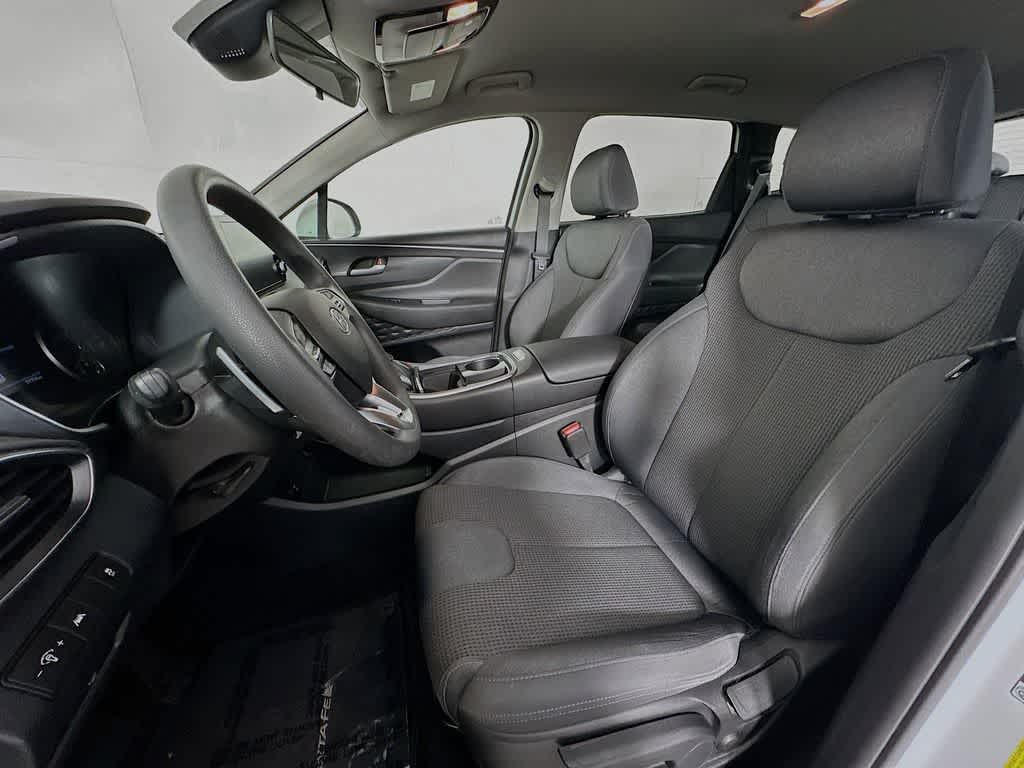 Hyundai Santa Fe SE 2021
