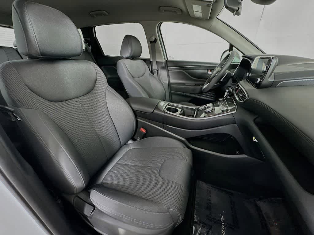Hyundai Santa Fe SE 2021