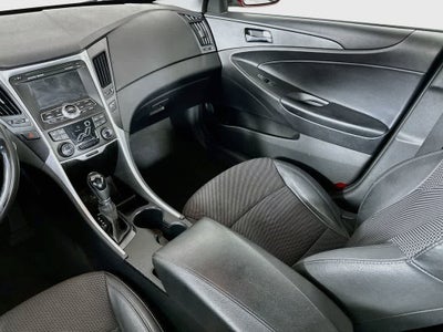 Hyundai Sonata SE 2011