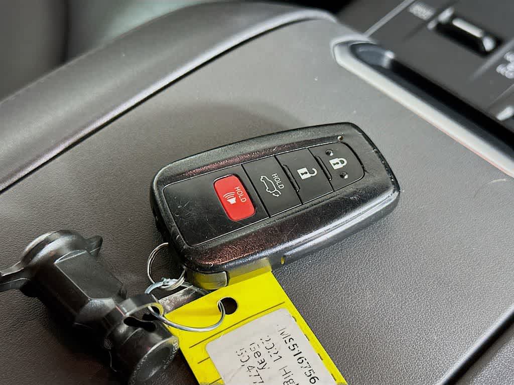 Toyota Highlander Hybrid XLE 2021