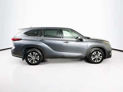Toyota Highlander Hybrid XLE 2021