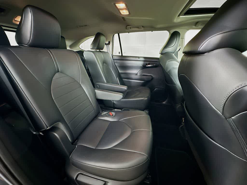 Toyota Highlander Hybrid XLE 2021