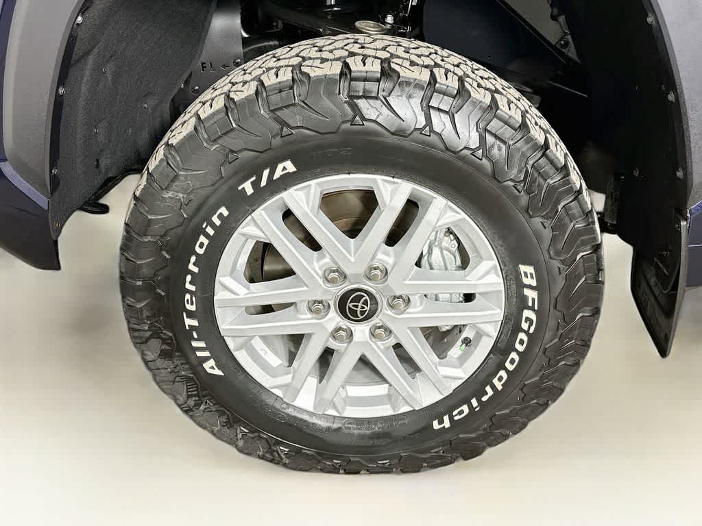 Toyota Tundra SR5 2024