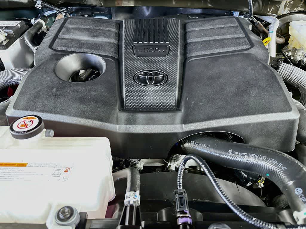Toyota Tundra SR5 2024